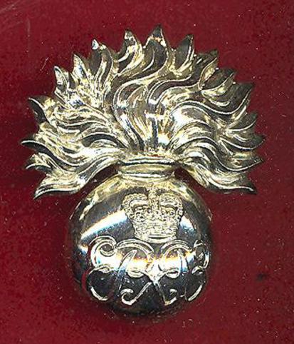 Grenadier Guards NCO's staybright cap badge
