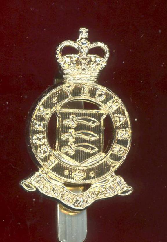 The Essex Yeomanry EIIR Crown staybright beret badge