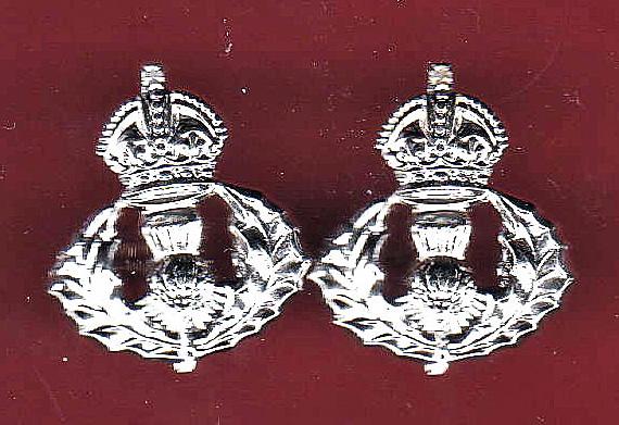 Q.O. Cameron Highlanders Officer's collar badges