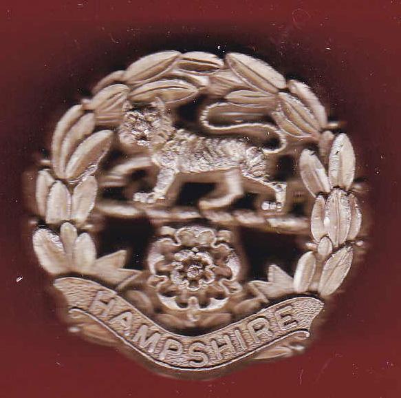 Hampshire Regt WW2 plastic economy cap badge