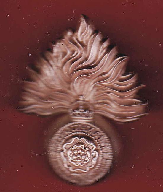 Royal  Fusiliers City of London Regiment WW2 plastic economy cap badge