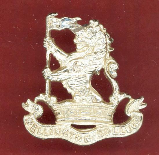 Wellington College Berkshire C.C.F. staybright cap badge