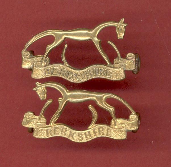 The Berkshire Yeomanry OR's collar badges