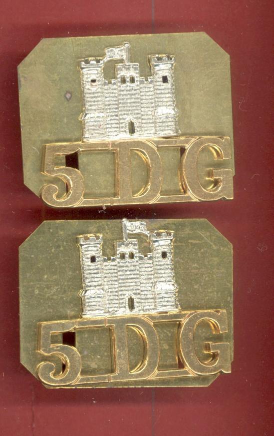 Castle / 5-DG 5th Inniskilling Dragoon Guards shoulder titles