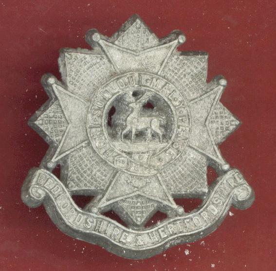 Bedfordshire & Hertfordshire Regt WW2 plastic economy cap badge