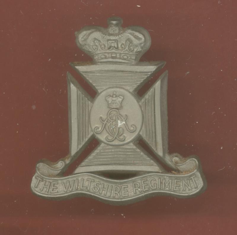 Wiltshire Regiment WW2 plastic economy cap badge
