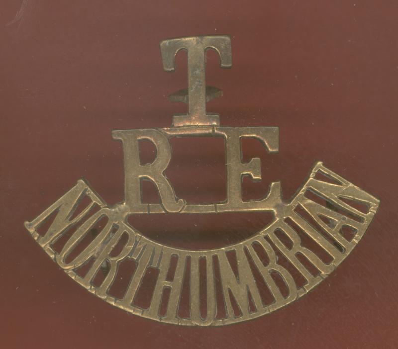 T / RE / NORTHUMBRIAN WW1 shoulder title