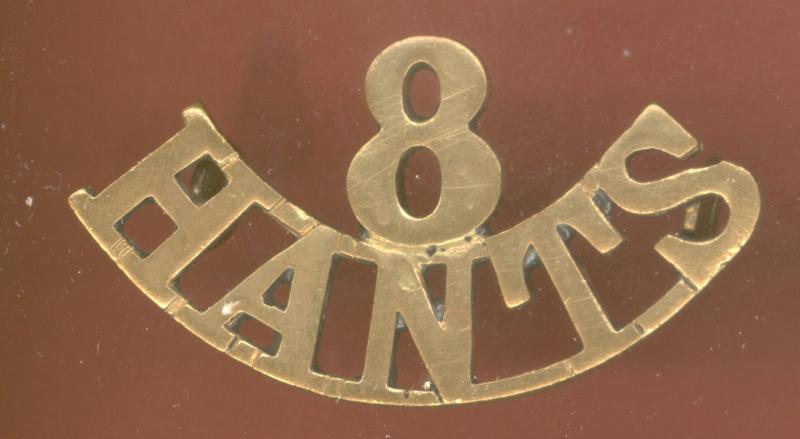 8 / HANTS WW1 Greatcoat shoulder title