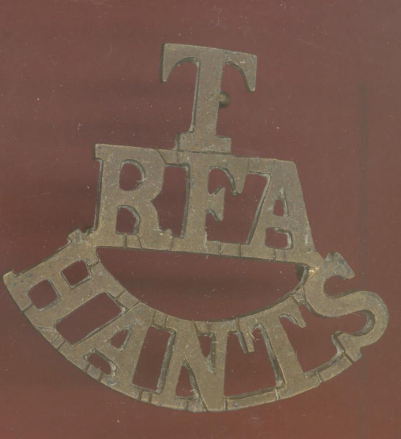 T / RFA / HANTS  Royal Field Artillery shoulder title
