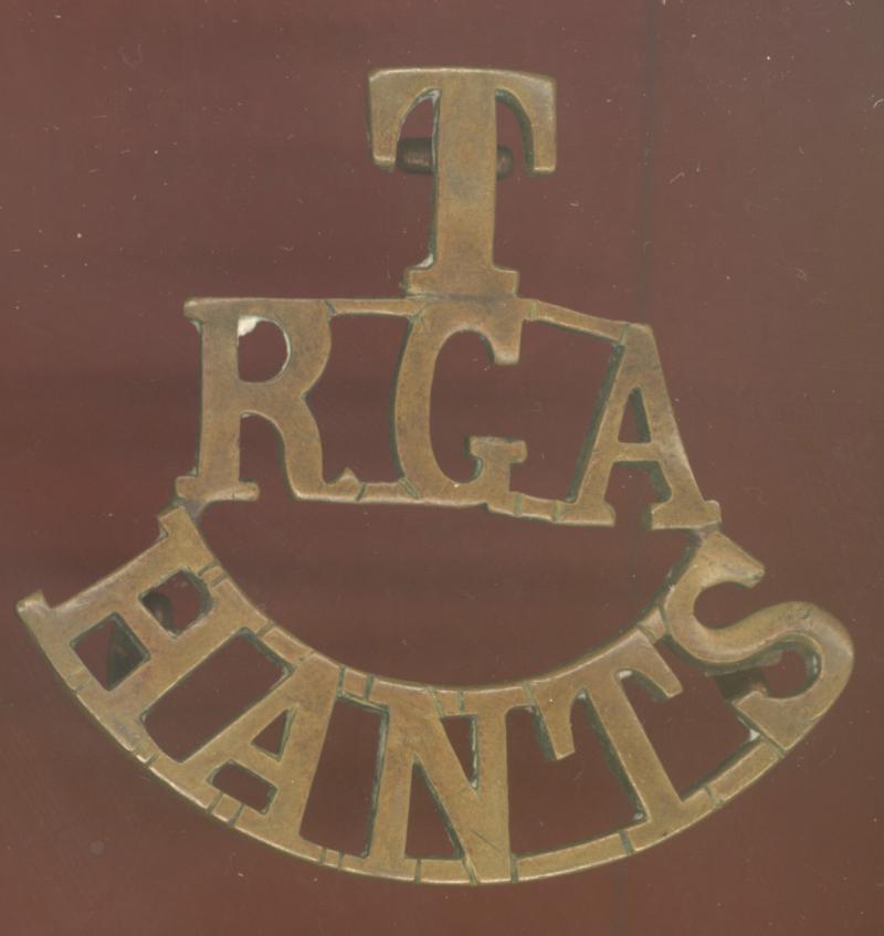 T / RGA / HANTS WW1 shoulder title