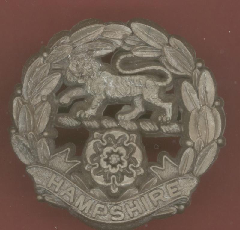 Hampshire Regiment WW2 plastic economy cap badge