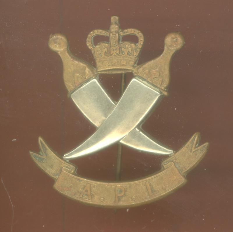 Aden Protectorate Levies Officer's cap badge