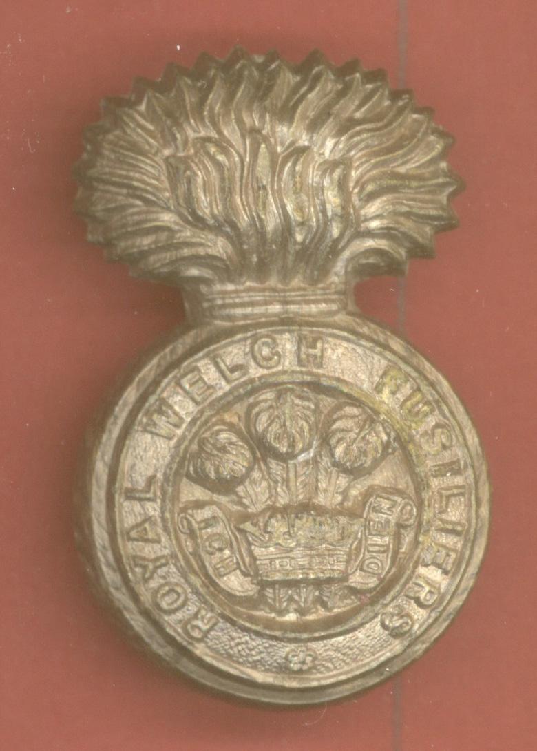 Royal Welch Fusiliers WW2 plastic economy cap badge