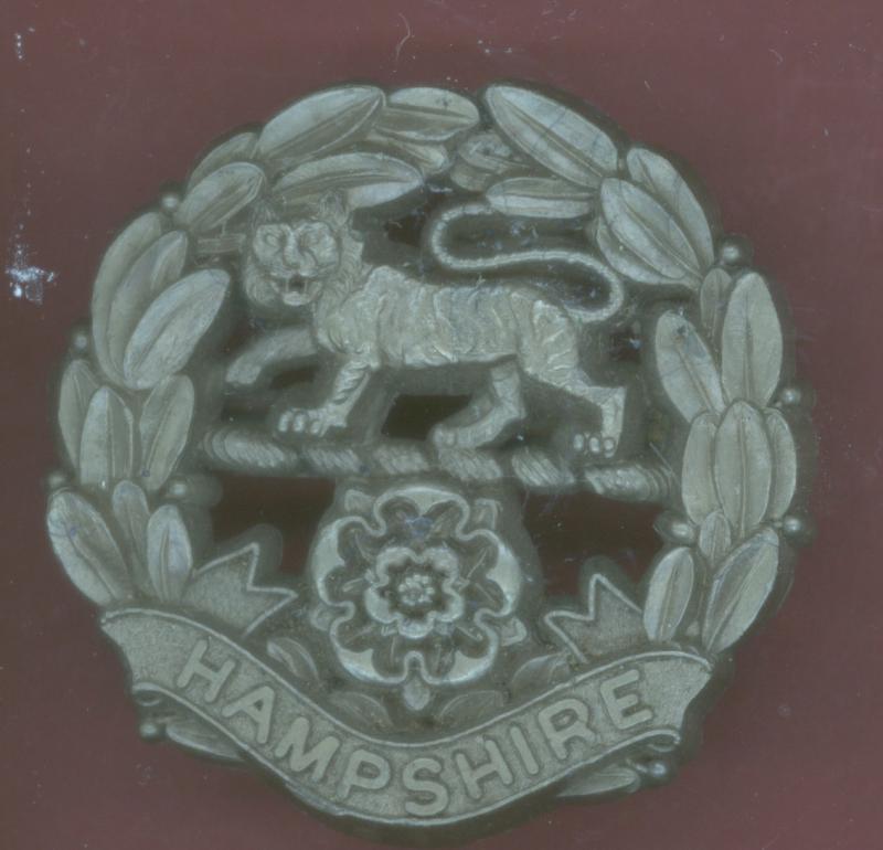 Hampshire Regiment WW2 plastic economy cap badge