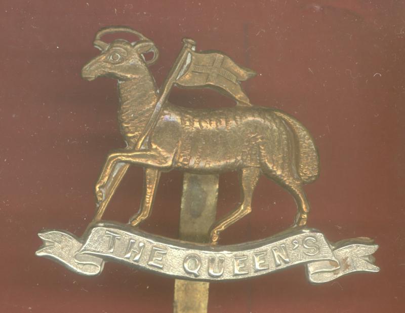 Queen's Royal Regiment (West Surrey) WW1 cap badge.