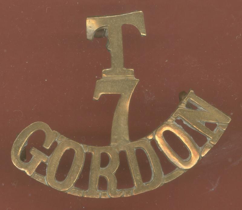 T / 7 / GORDON WW1 Gordon Highlanders shoulder title