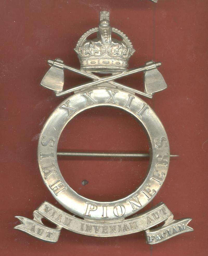 Indian Army. 32nd Sikh Pioneers WW1  pagri badge.